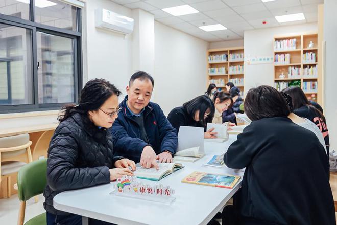 开设的共享书房！“康悦书苑”启用PP电子免费模拟器全市首家在医院(图2)